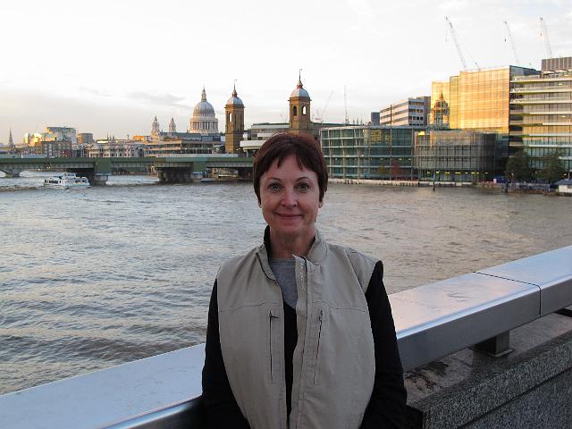 London Bridge - Cyn.JPG